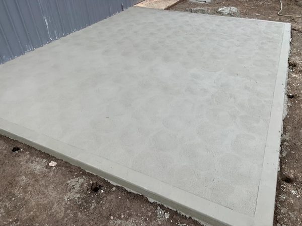 Shed slab with a swirl finish and a smooth trowelled border